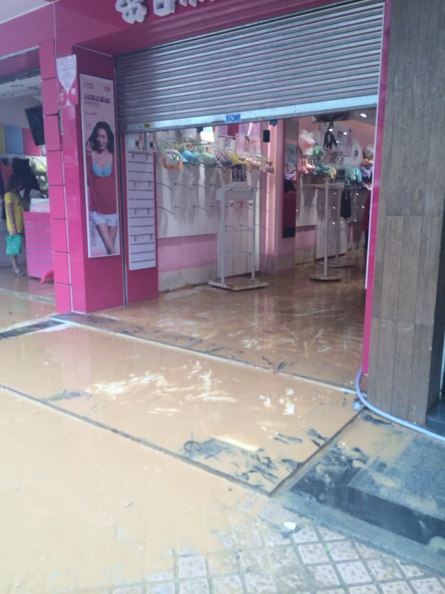眼前慘景不經(jīng)想起兒時(shí)童歌<落雨大水浸街>