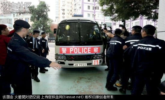 不要臉：香港旺角暴亂37名嫌犯應(yīng)訴 離開法院時掩面而走