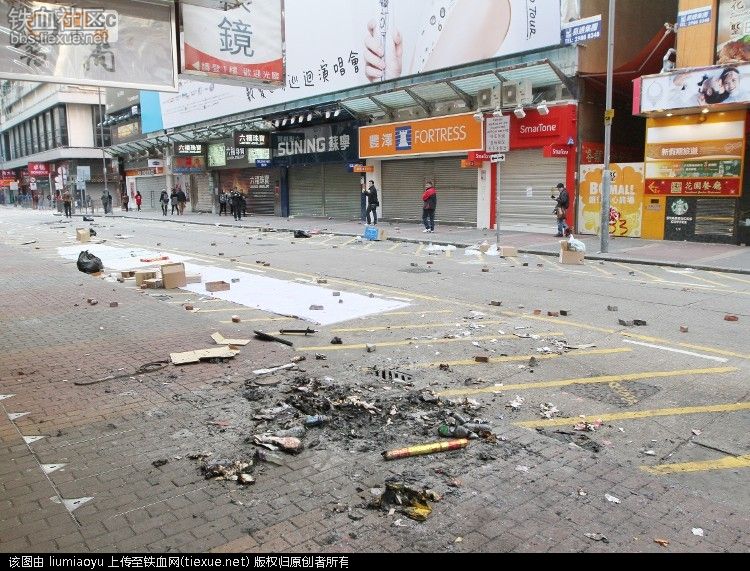 不要臉：香港旺角暴亂37名嫌犯應(yīng)訴 離開法院時掩面而走