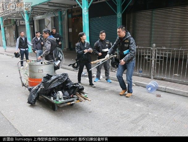 不要臉：香港旺角暴亂37名嫌犯應(yīng)訴 離開法院時掩面而走