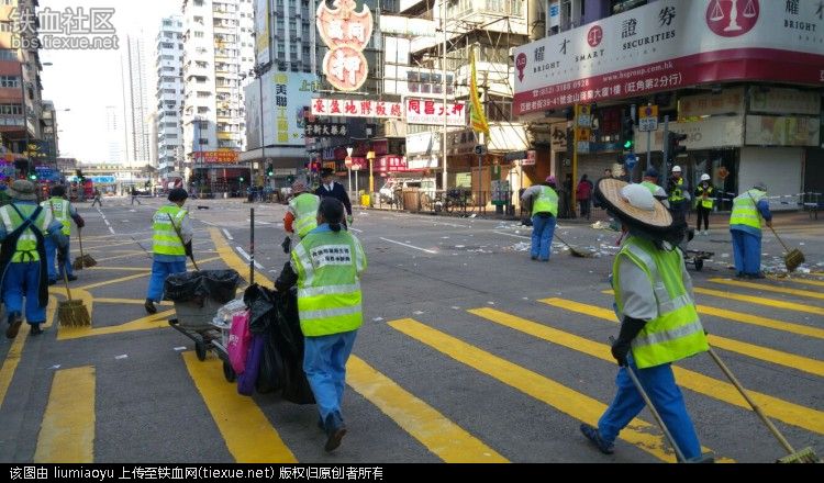 不要臉：香港旺角暴亂37名嫌犯應(yīng)訴 離開法院時掩面而走