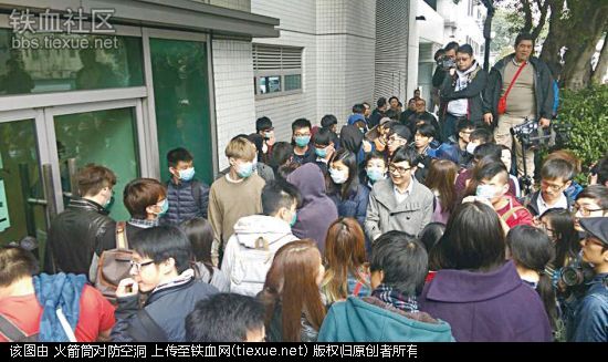 不要臉：香港旺角暴亂37名嫌犯應(yīng)訴 離開法院時掩面而走