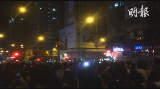不要臉：香港旺角暴亂37名嫌犯應(yīng)訴 離開法院時掩面而走