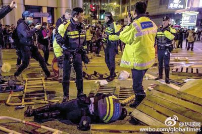不要臉：香港旺角暴亂37名嫌犯應(yīng)訴 離開法院時掩面而走