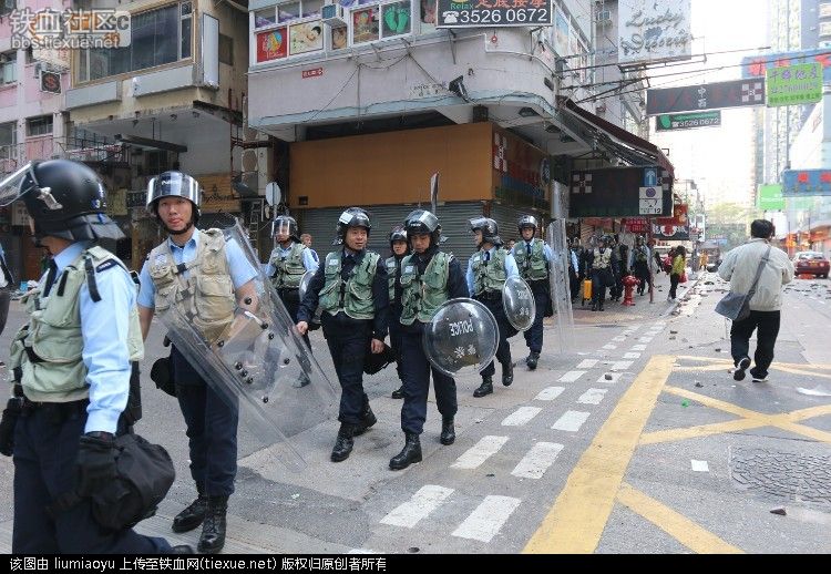 不要臉：香港旺角暴亂37名嫌犯應(yīng)訴 離開法院時掩面而走