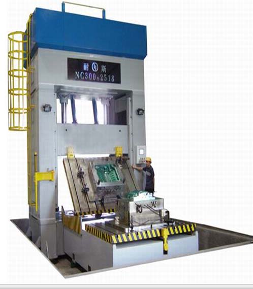 表現(xiàn)卓越功能強(qiáng)大的NC300-2518壓板合模機(jī)