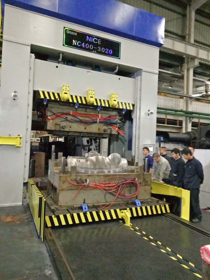 耐斯機(jī)械匠心鑄造性價(jià)比最好的合模機(jī)，深孔鉆，翻模機(jī)，六軸多功能深孔，電控永磁盤(pán)，注塑機(jī)快速換模系統(tǒng)