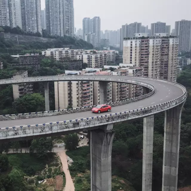重慶這張照片轟動(dòng)了亞洲，震撼了全世界！耐斯設(shè)備模具行業(yè)領(lǐng)軍人