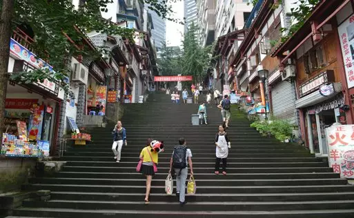 重慶這張照片轟動(dòng)了亞洲，震撼了全世界！耐斯設(shè)備模具行業(yè)領(lǐng)軍人