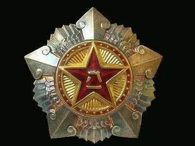 我不知道你是誰(shuí),但我知道你為了誰(shuí)-致最可愛的軍人建軍節(jié)快樂!