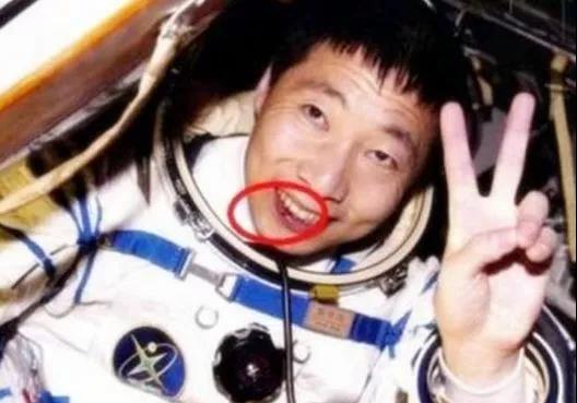 耐斯合模機(jī)、翻模機(jī)、深孔鉆、磁盤與您一起探討何為中國(guó)精神中華魂魄